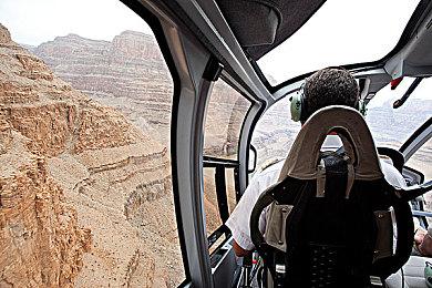 《血百合轮回》登陆Steam 克苏鲁主题恐怖冒险